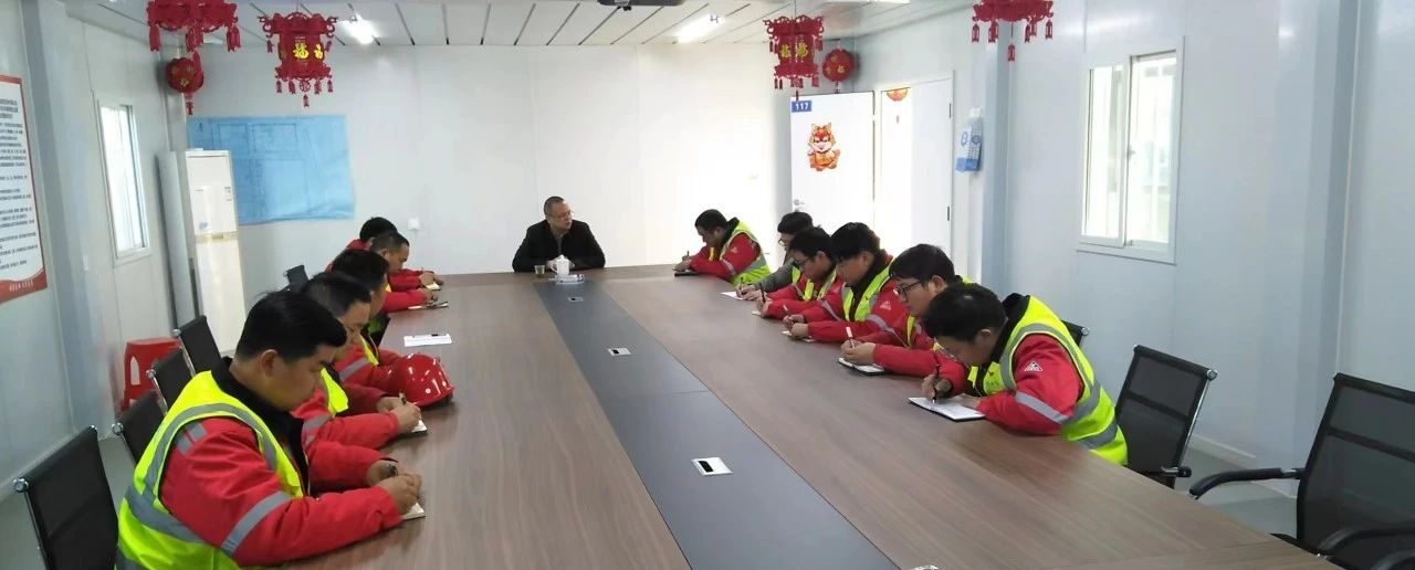 化機公司黨委書記、董事長、總經理楊中澤到肥業搬遷項目部現場辦公